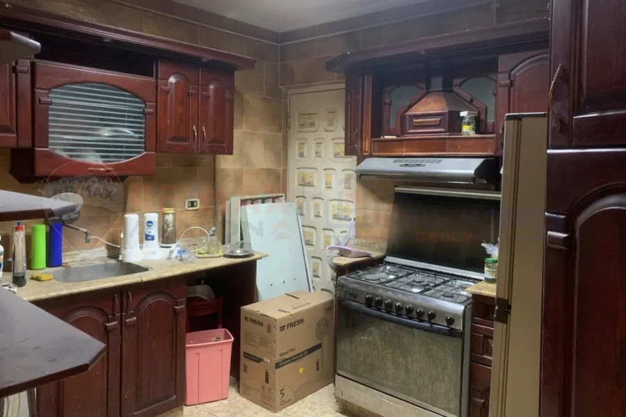 شقة للبيع 106 م سموحة (امام مول زهران)