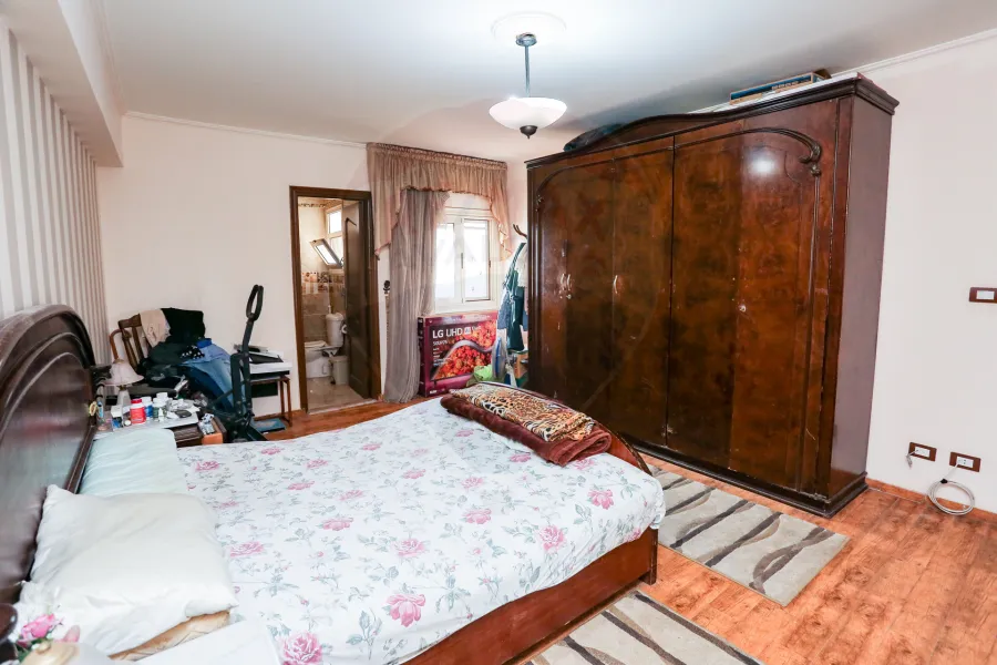 شقة للبيع 195 م كفرعبدة (ش امير البحار)