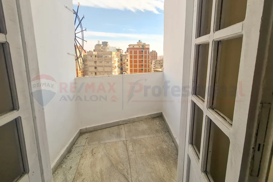 شقة للبيع  80 م لوران (خطوات من ش ابو قير- خلف بنك مصر )