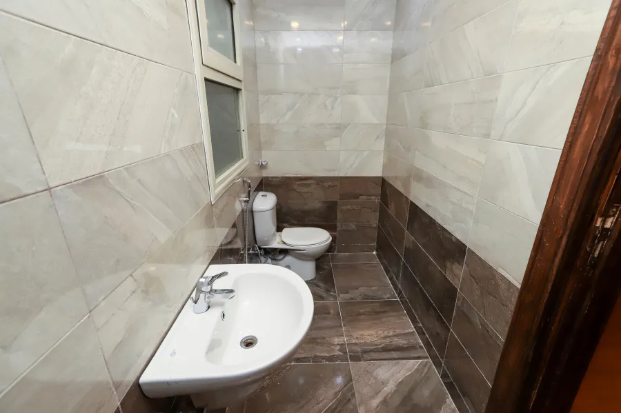 شقة للبيع 195م سموحة (ش فوزى معاذ الرئيسى)