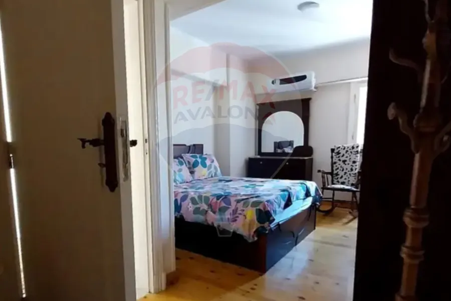 شقة للبيع 200 م محطة الرمل (خطوات من البحر)