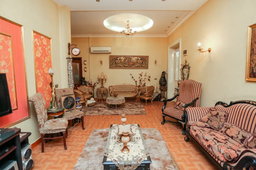 شقة للبيع 170م سبورتنج (2 نمرة من البحر)