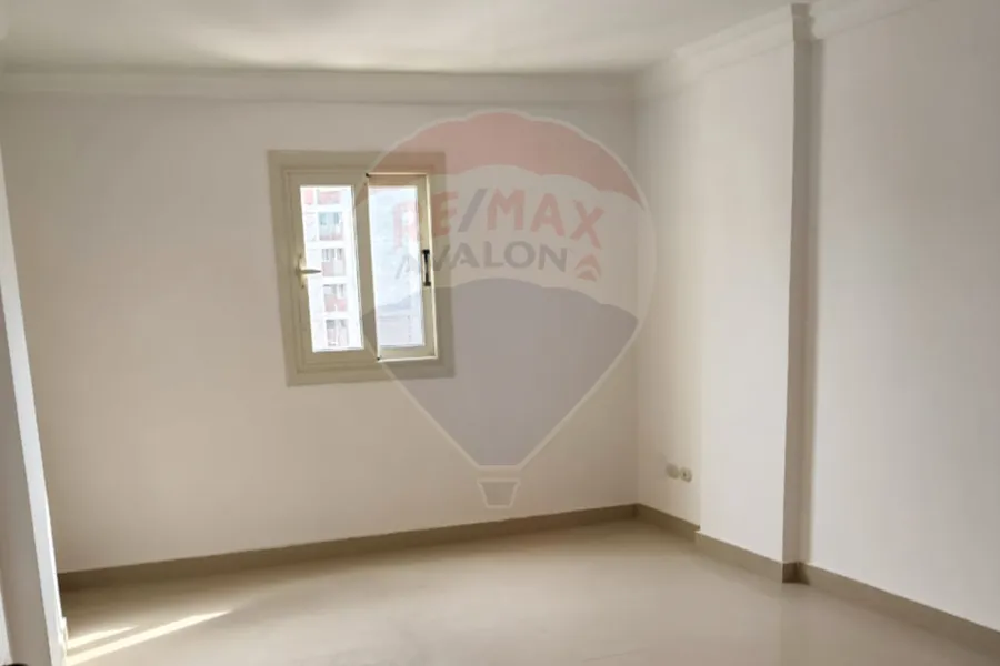 شقة للبيع 200 م جناكليس (خطوات من ش أبوقير)