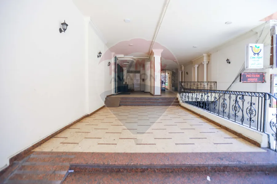 شقه للبيع 218 م جليم ( ش ابو قير مباشره )