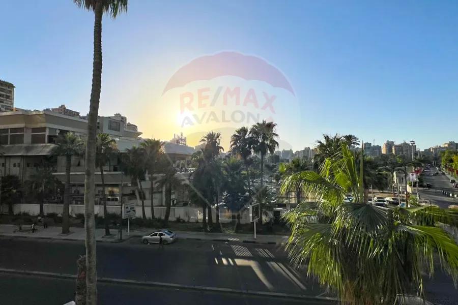 شقة للبيع 265 م سبورتنج (ش أبو قير - أمام نادي سبورتنج)