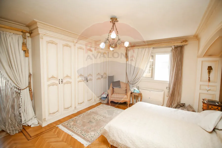 شقة للإيجار 300 م لوران (على البحر مباشرة)