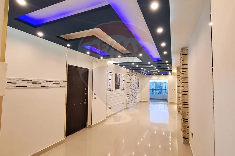 شقه للبيع  135 م ميامى (ش العيسوى)