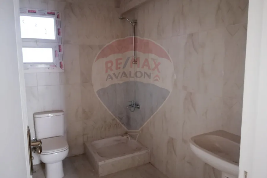 شقة للإيجار 170م سموحة (كومباوند الصيادلة)