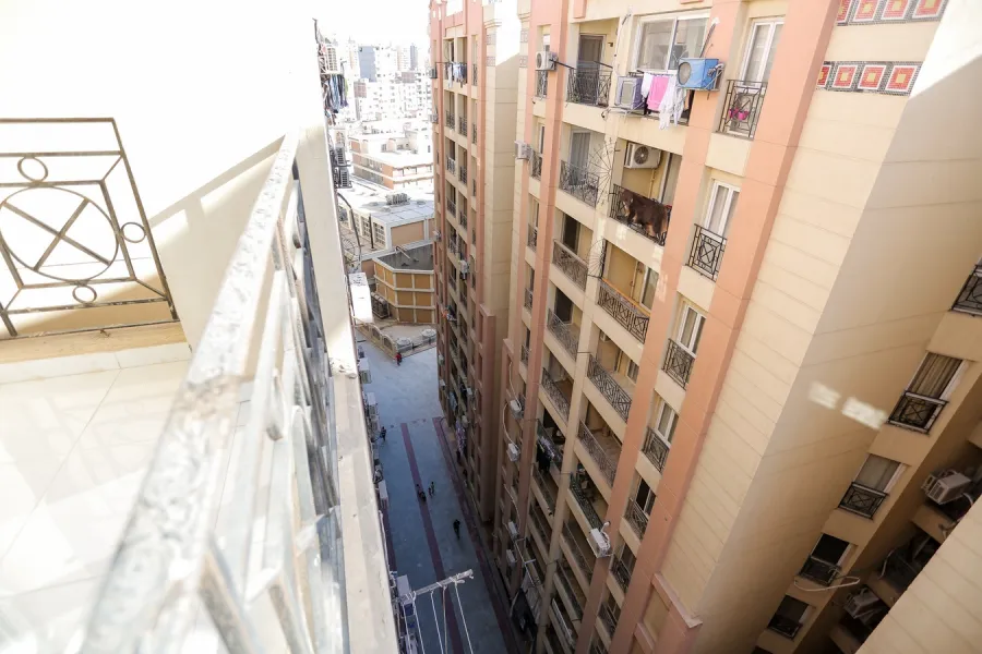 شقة للإيجار160م سموحة (كمبوند فيروزه سموحة)