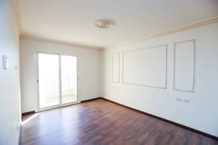 شقة للبيع 297 م الشاطبي (امام حديقة الشلالات)