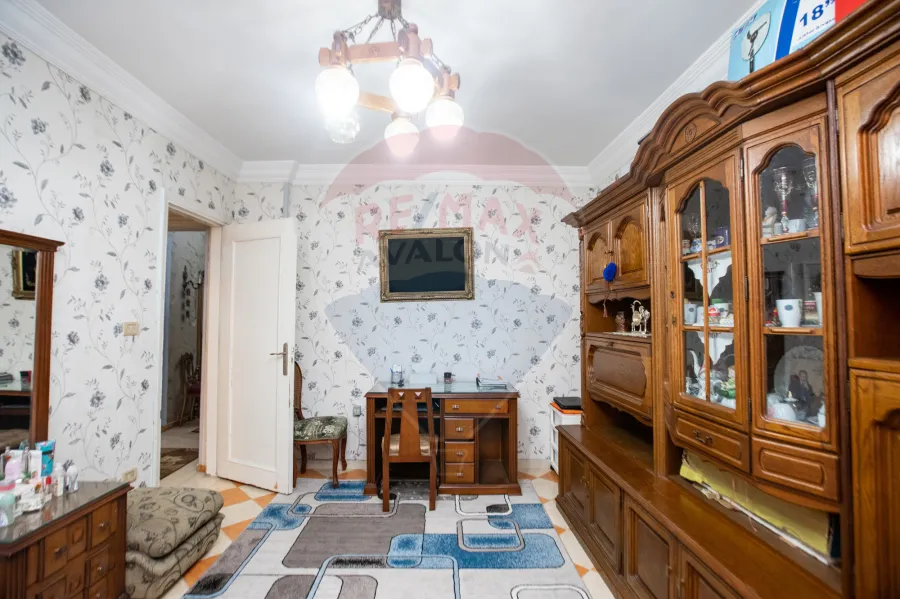 Apartment for sale 150 m Camp Ceasar (Steps from the sea)