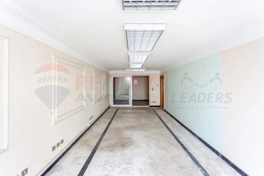 شقة للبيع 280 م زيزينيا (علي البحر مباشرة)