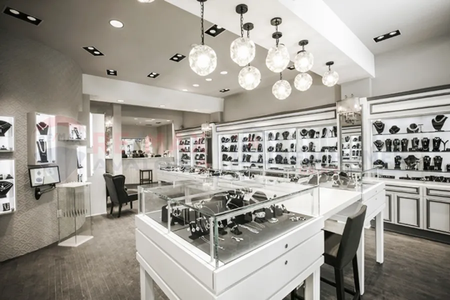 محل تجاري للبيع 54 م لوران ( خطوات من الترام )