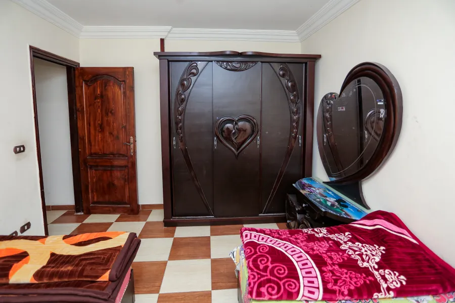 شقة مفروش للإيجار 140 م ميامي ( خلف سنترال ميامي)-