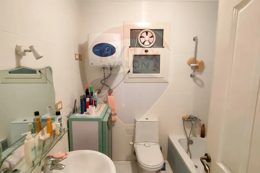 شقة للبيع 215 م سموحة (ش النقل و الهندسة)