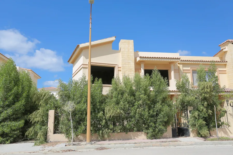 Twin house Ville For Sale 399m King Marriot ( Alex west Compound ) - Semi finished