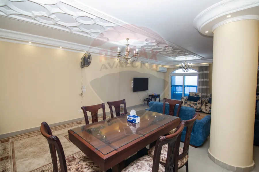 شقة للبيع 215 م كيلوباترا ( علي البحر مباشرة)