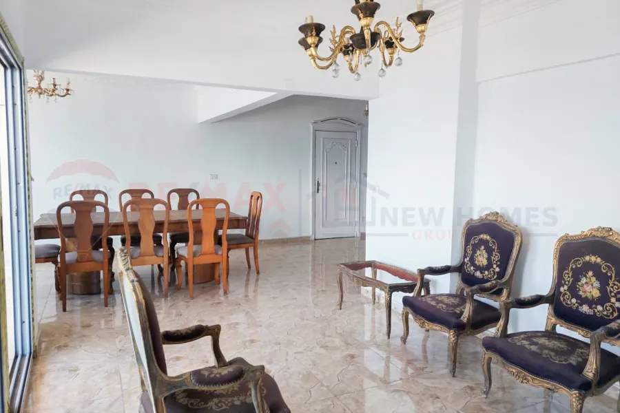 شقة للايجار 160 م كليوباترا (علي البحر مباشرة)