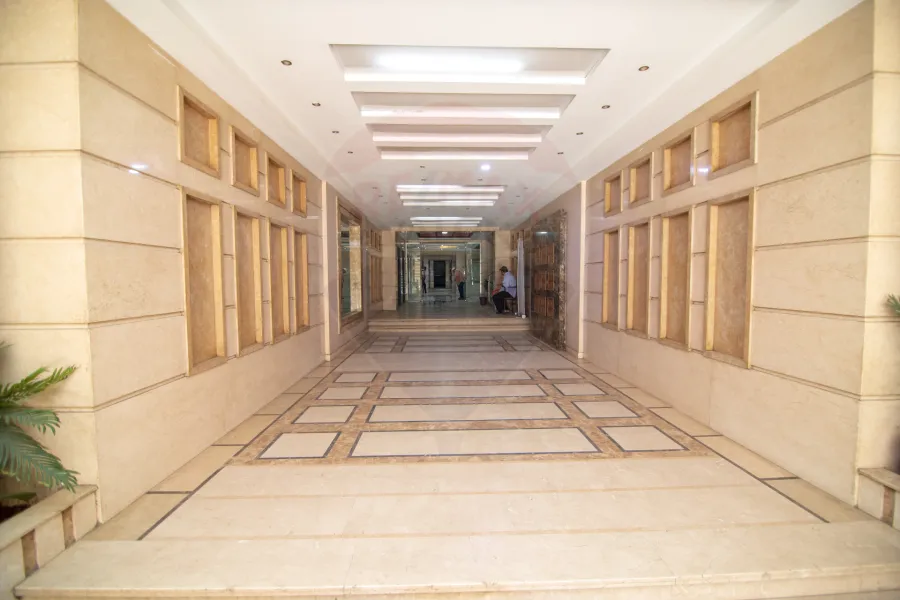 شقة للبيع 242 م جناكليس (عماره السلام انتربيلد )