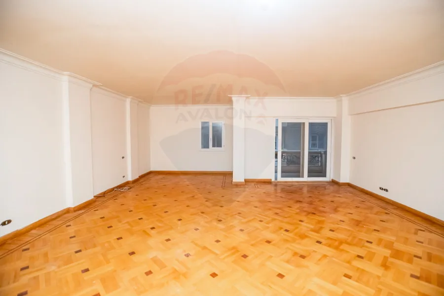 شقة للبيع  170م كفر عبده  (ش امير البحار - خطوات من ش ابوقير الرئيسي