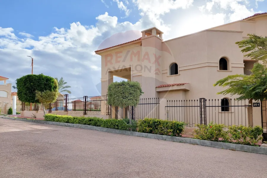 Twin house for sale 327 m (Alex West)