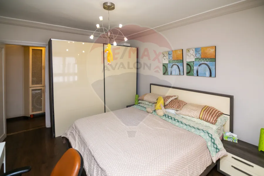 شقة للبيع 250 م ستانلى (ش رشدى باشا-خطوات من البحر)