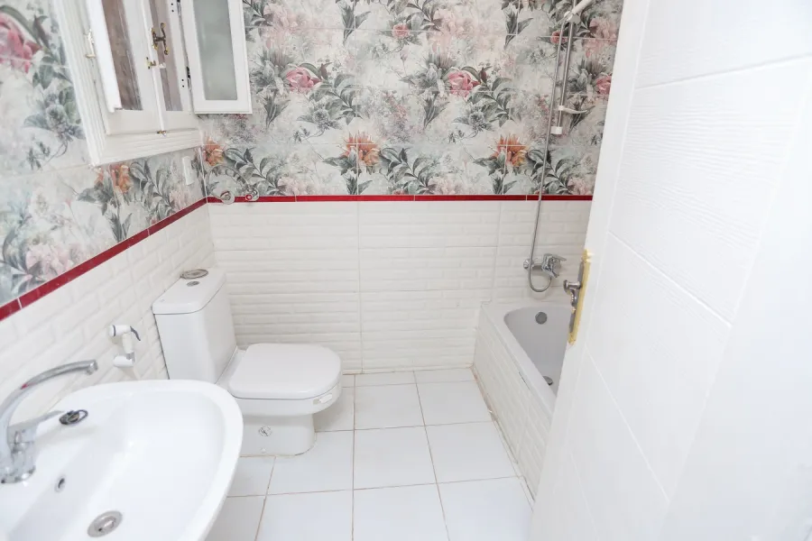 شقة للإيجار160م سموحة (كمبوند فيروزه سموحة)