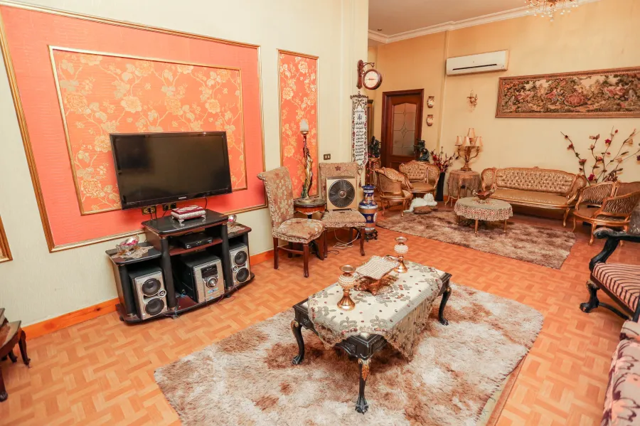 شقة للبيع 170م سبورتنج (2 نمرة من البحر)