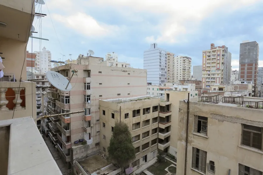 شقة للايجار 85م محرم بك (متفرع من ش جرين-خطوات من الترام)