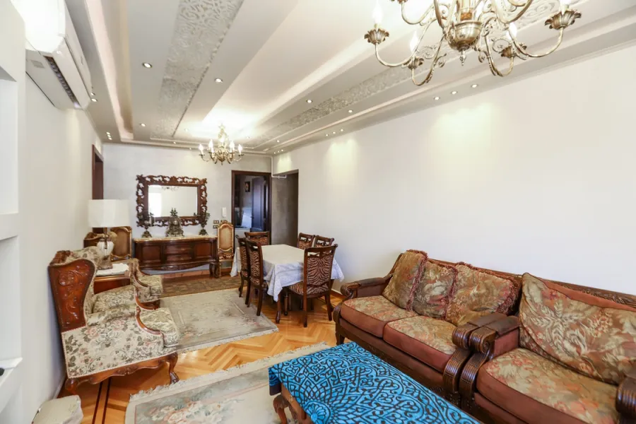 شقة للبيع 136م سموحة (ش فوزى معاذ الرئيسي)