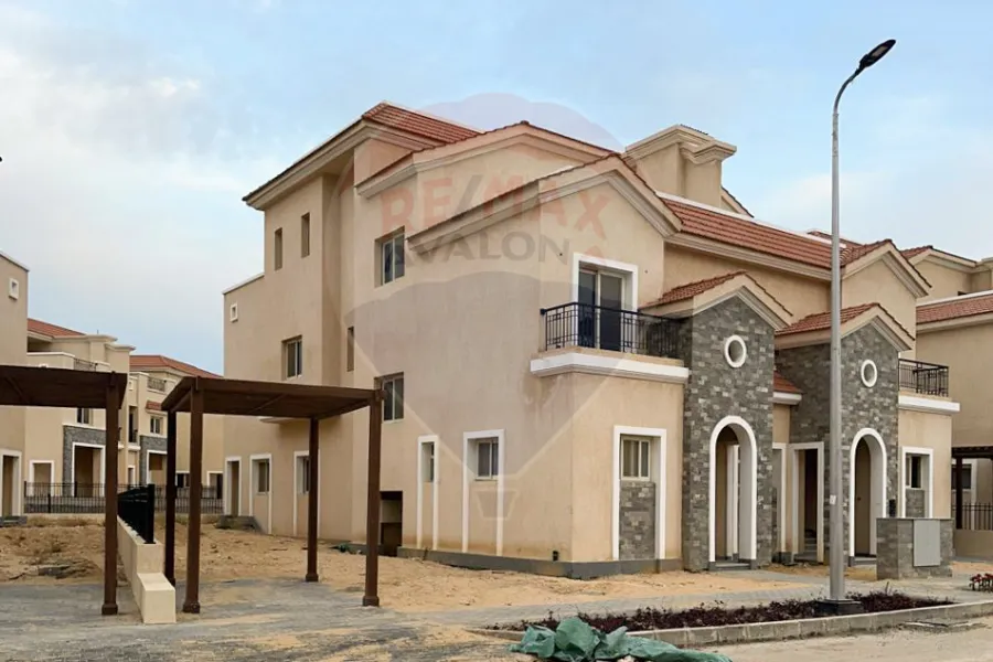 فيلا توين هاوس للبيع  354 م (صواري)