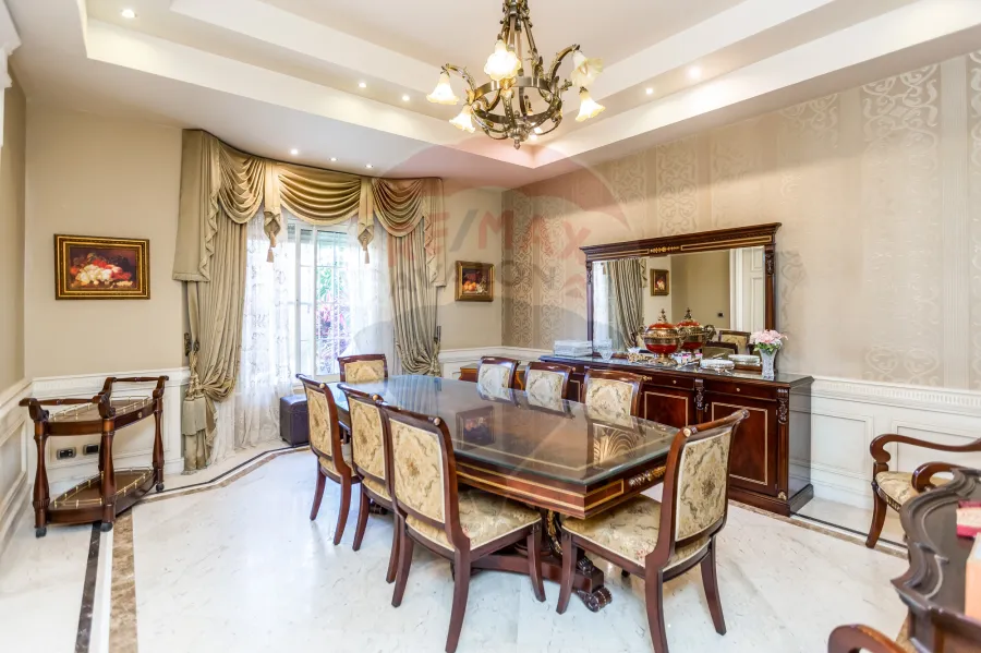 فيلا فاخره للبيع 2,200 م  كينج مريوط (داخل كومباوند بالكينج مريوط - خطوات من  الاستاد)