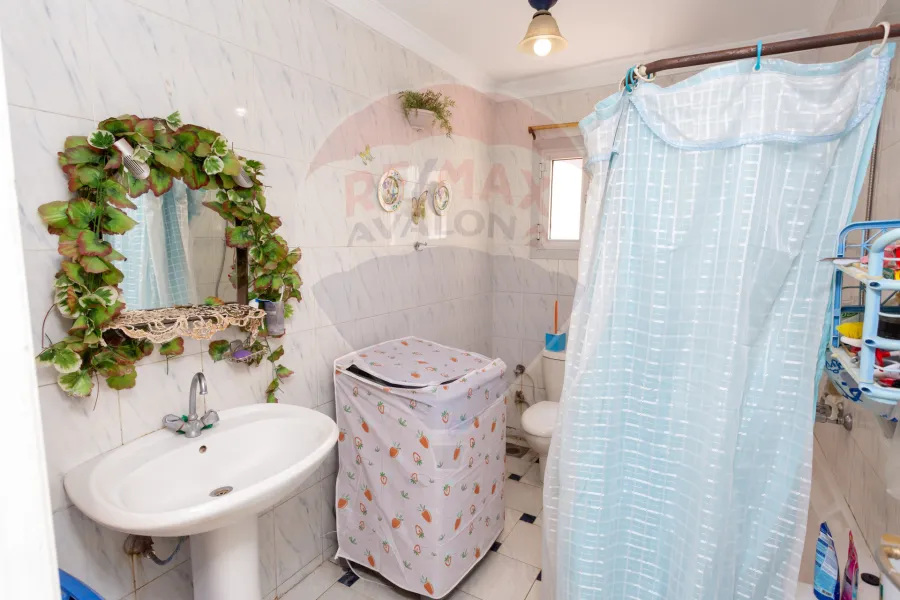 شقة للبيع 195 م  سيدي بشر (ش صالح حمدي)