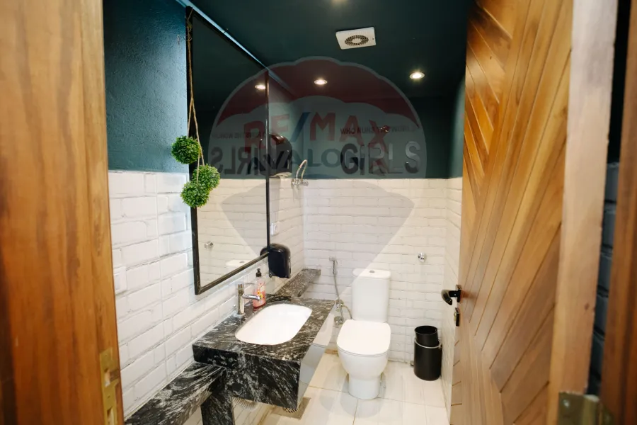 محل للايجار 320 م الازاريطة (ش سوتر الرئيسي)