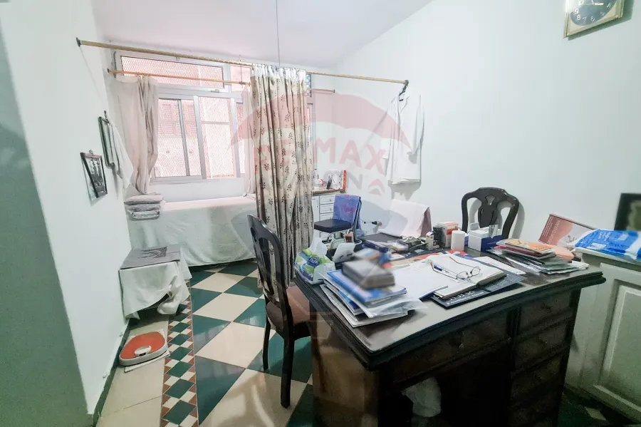 عيادة للايجار 85 م سموحة (بجوار مستشفي الاندلسيه)