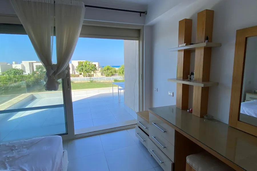 فيلا ستاند ألون كورنر (هاسيندا باي - سيدي عبد الرحمن) 1400 م + 1000 م جاردن - صف تاني بحر - 44,000,000 ج