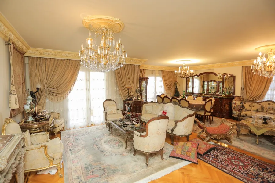 شقة للبيع 277م جليم على الترام مباشرة (ترى البحر)