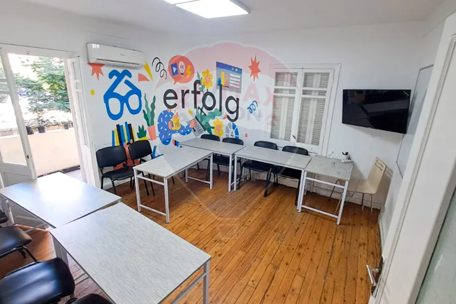 Administrative residence for rent 165 m Roushdy (Directly on the tram)