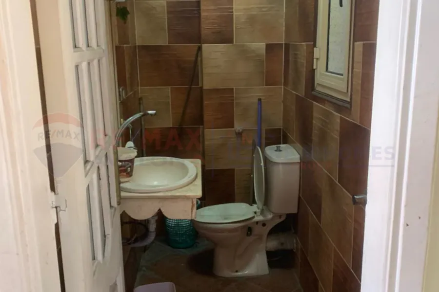 شقة للبيع 106 م سموحة (امام مول زهران)