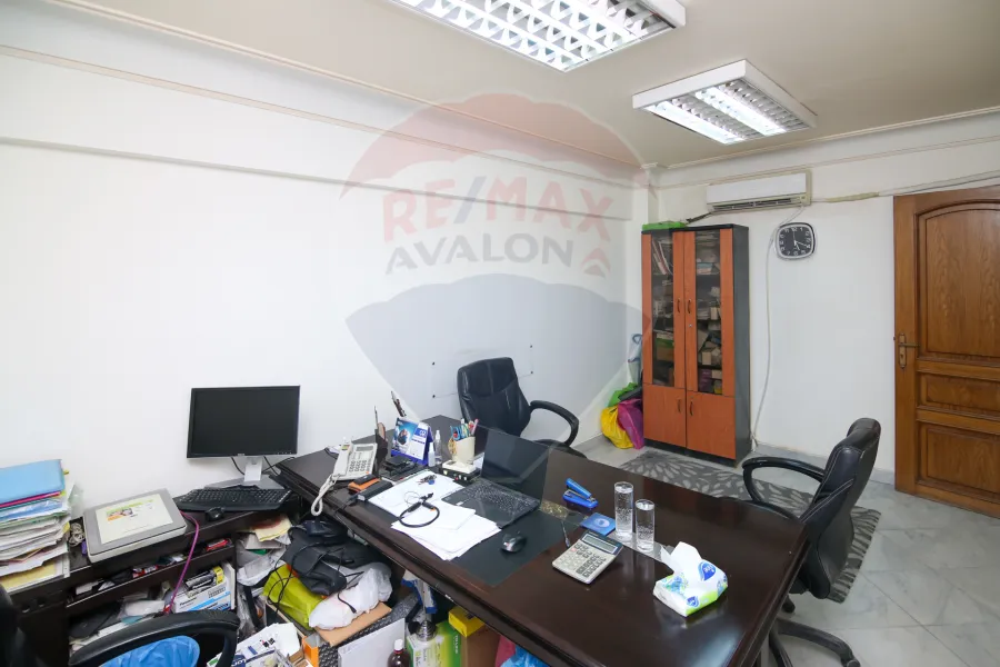 مقر ادارى  للبيع 240 م سموحة (ش توت عنخ امون)