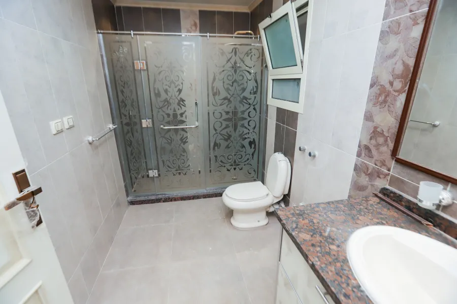 شقة للبيع 297 م الشاطبي (امام حديقة الشلالات)