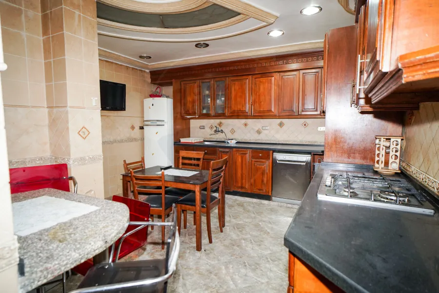 شقة للبيع 500 م لوران (ش شعراوي الرئيسي)