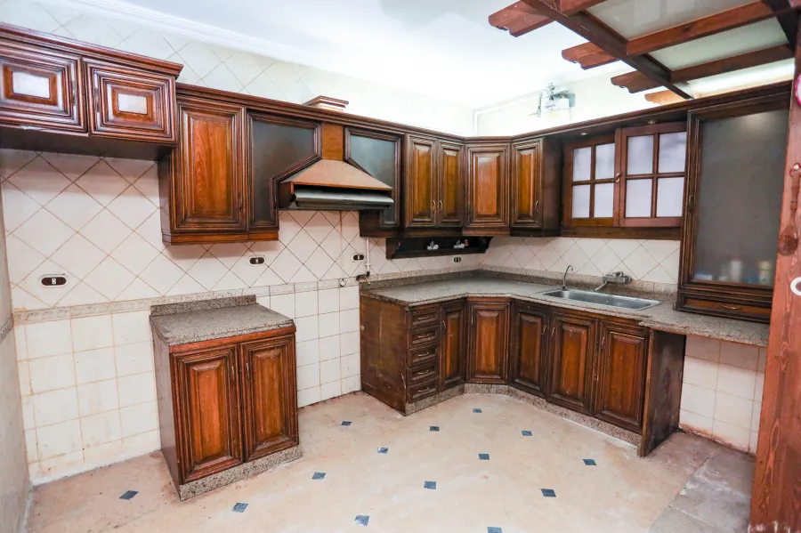 شقة للبيع 300 م سموحة ( ش الخمسين )