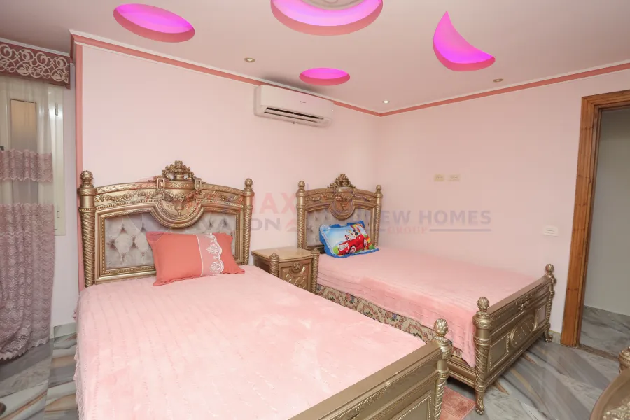 شقة للبيع 332 م  كامب شيزار ( على البحر مباشرة - عمارة براند )