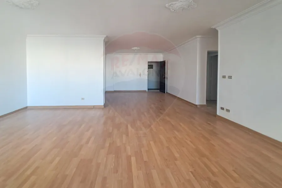 شقة للبيع 175 م سموحة ( بجوار كوبري 14 مايو )