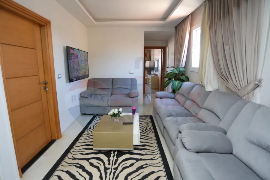 شقة للبيع 100 م سموحة (ش بهاء الدين الغتوري)