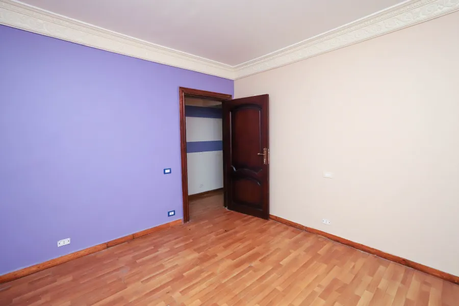 شقة للبيع 195م سموحة (ش فوزى معاذ الرئيسى)