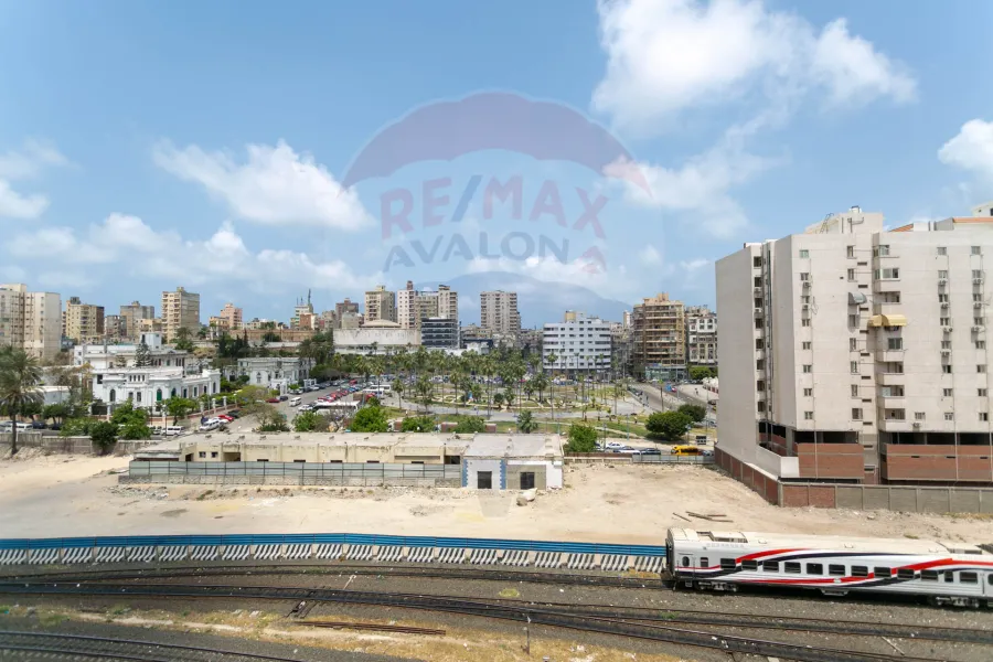 شقة للبيع 130 م محرم بك (خطوات من ش المنشا)