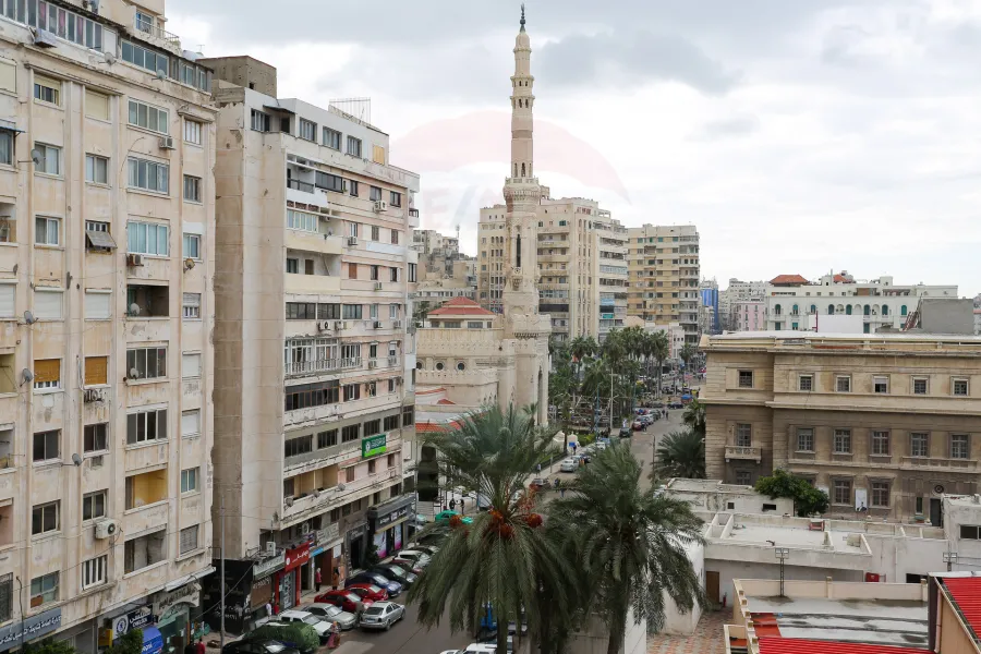 شقة اداري او سكني للايجار 100 م الأزاريطة (خطوات من البحر)