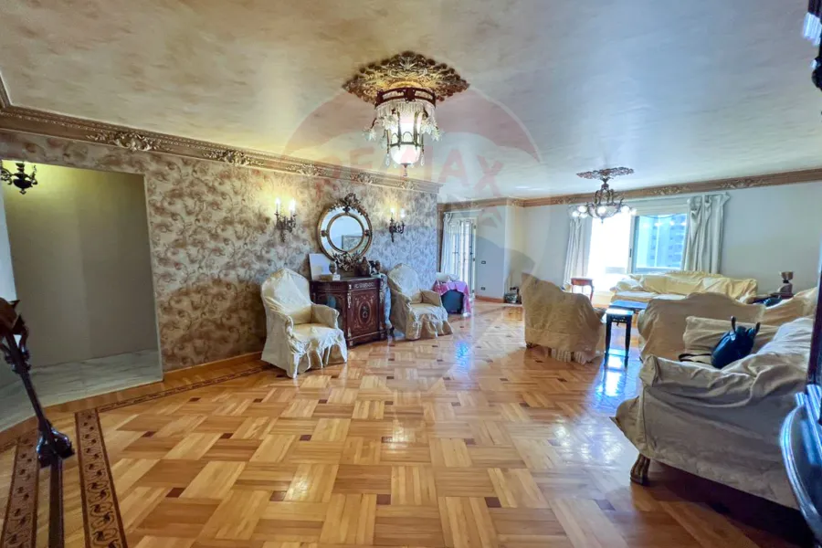 شقة للبيع 220 م سموحة (ش فوزي معاذ - ابراج كيروسيز)